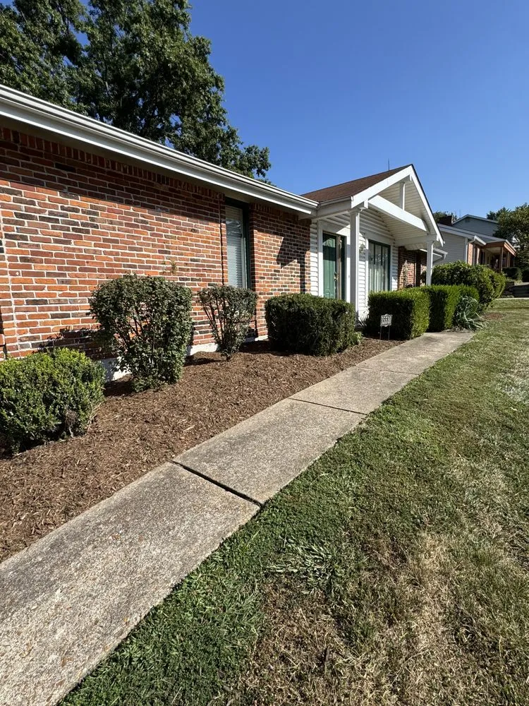 Custom landscaping services in Saint Louis, MO by 444 Lawns