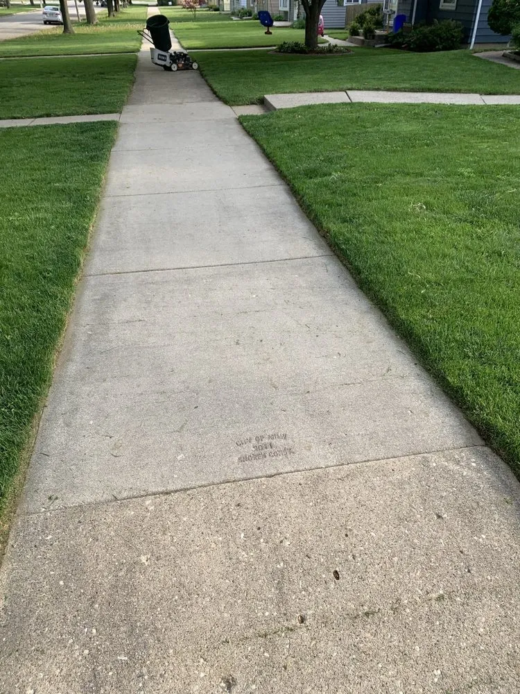 Professional lawn care service in Milwaukee, WI - 4Ever Green Lawn Care & Services