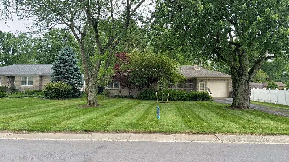 Local garden landscaping experts serving Indianapolis, IN - 4K Mowing & Landscaping