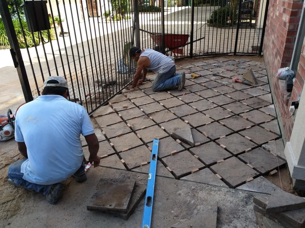 Expert lawn care service experts serving Houston, TX - 4leafclover