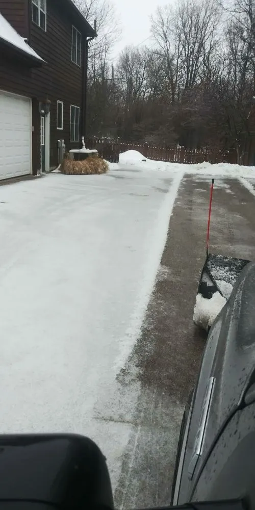 Top-rated lawn care service experts serving McHenry, IL - 4season R&R Landscaping