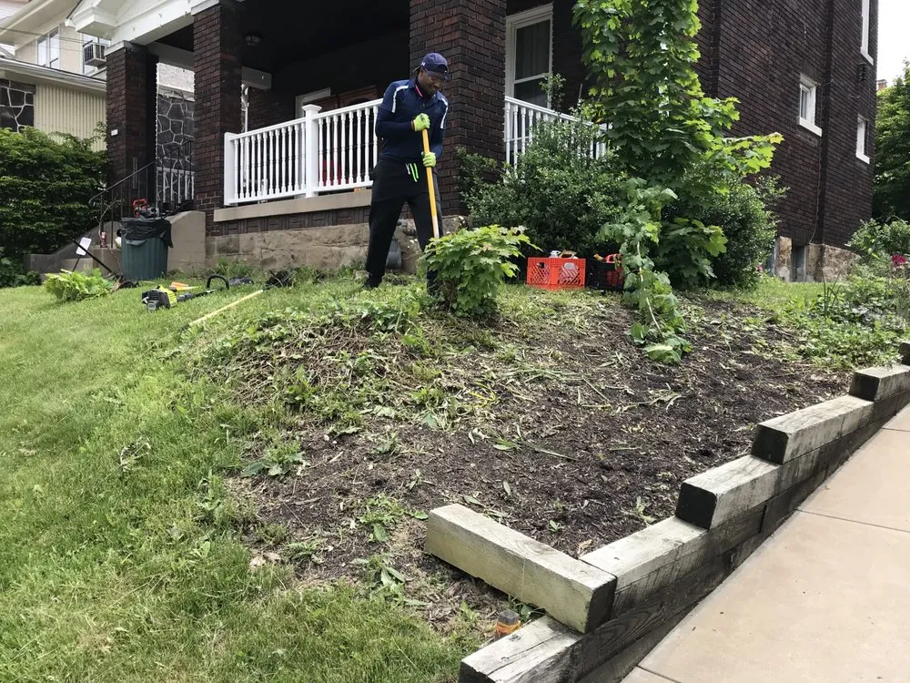 Reliable lawn mowing service in Pittsburgh, PA by 4Seasons PGH