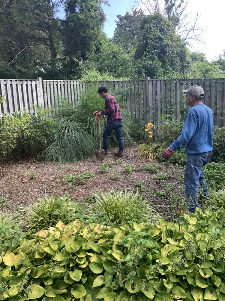 Custom yard maintenance near you in Fredericksburg, VA by 4Seasonz Indoor/Outdoor Specialist