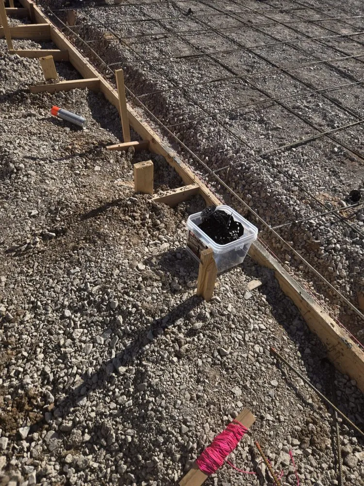 Affordable yard maintenance in Altus, OK - 5 Eighty Construction Turfs Scapes Water