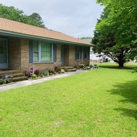 Top-rated lawn mowing service in Selma, NC - 5% Lawn Care & Landscaping