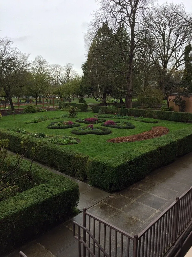 Professional landscape design in Seattle, WA - 5 Men & A Mower