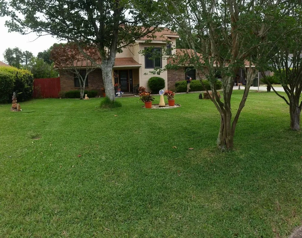 Affordable garden landscaping experts serving Pensacola, FL - 5 Pages' Lawncare