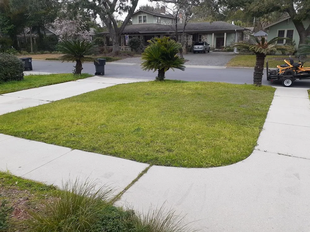 Custom yard maintenance in Pensacola, FL - 5 Pages' Lawncare
