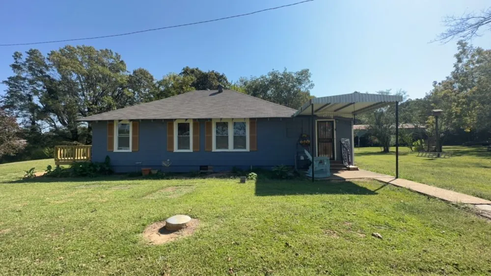 Top-rated lawn care service for homes in New Albany, MS by 5 Star Renovations