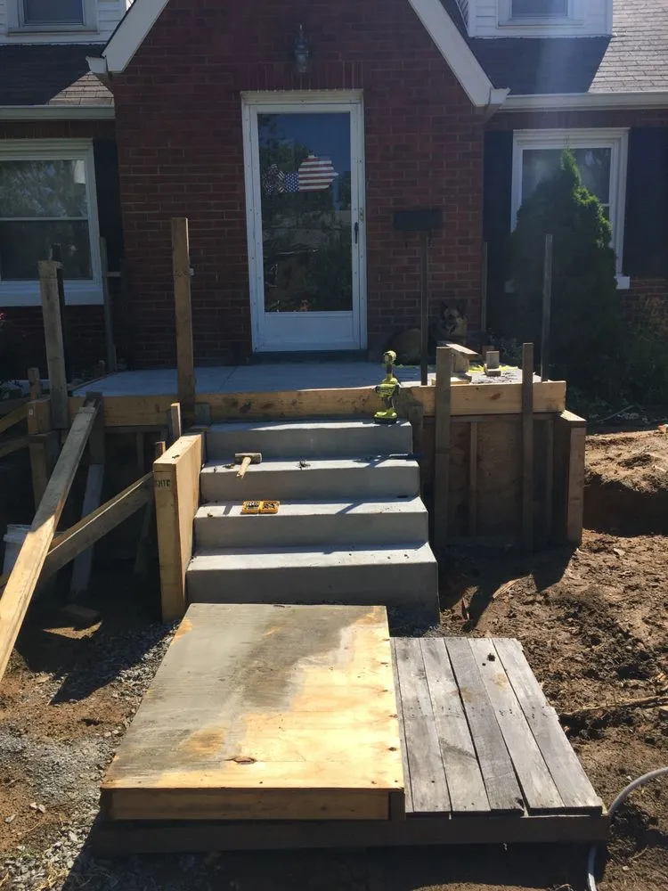 Custom residential landscaping for residential properties in Louisville, KY by 502 Construction