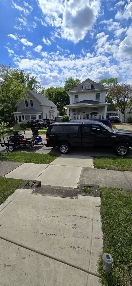 Local lawn care service in Bloomington, IL - 5star Lawn Care