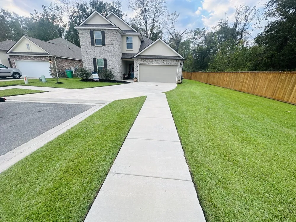 Professional lawn care service in Gonzales, LA by 5th Quarter Services