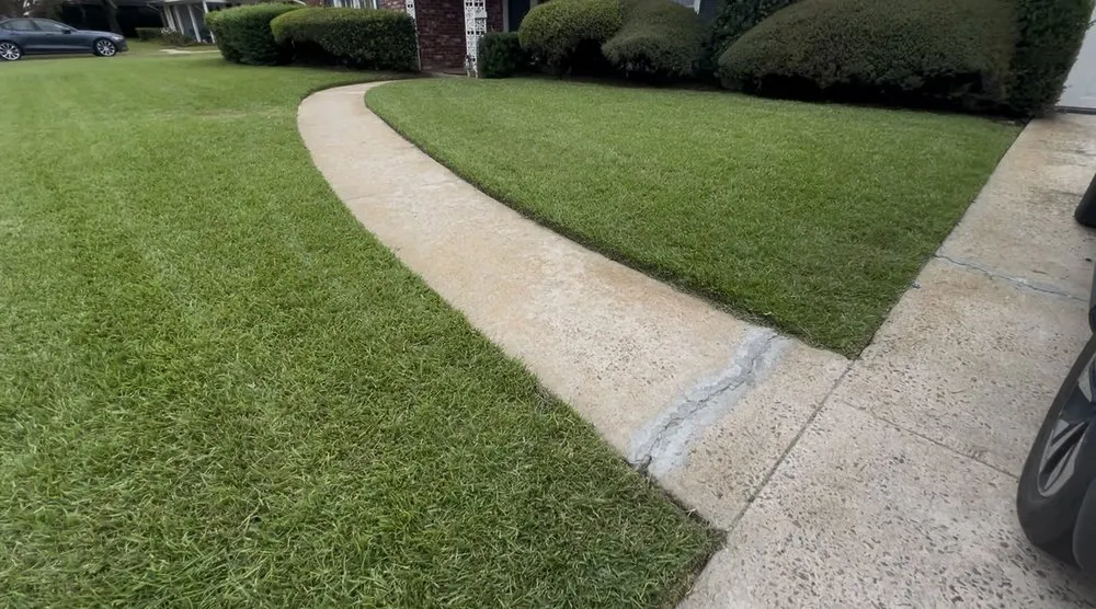 Professional garden landscaping in Hinesville, GA by 6 33 Landscaping