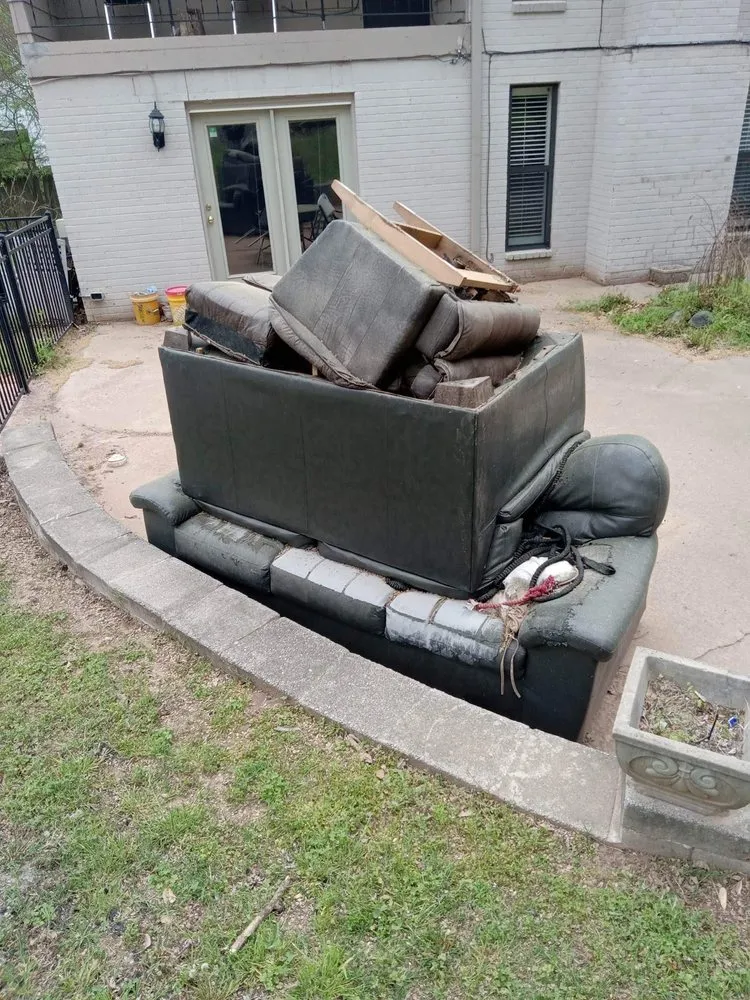 Professional yard maintenance for beautiful yards in Brentwood, TN by 615 EVERYTHING