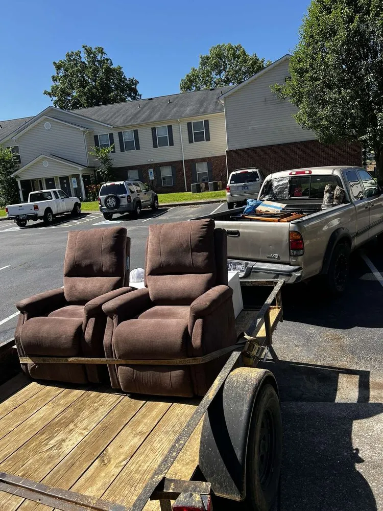 Local yard cleanup service for residential properties across Brentwood, TN - 615 EVERYTHING