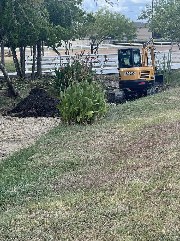 Top-rated yard maintenance in Lockhart, TX - 7H Construction and Septic