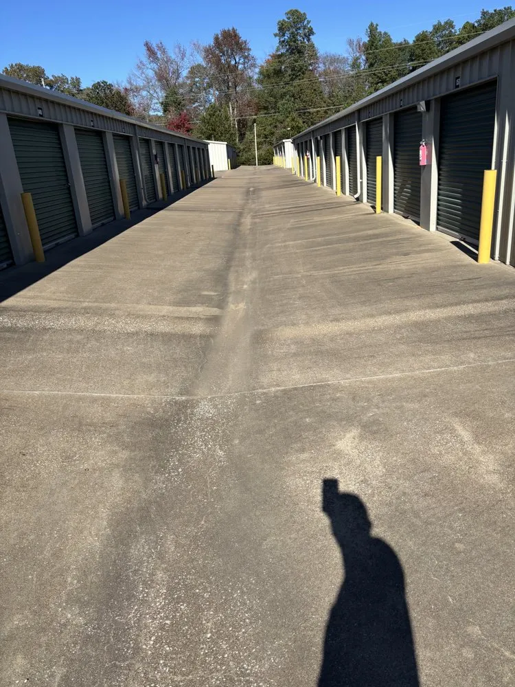 Custom lawn mowing service in Jefferson, TX by 8 - Point Land Services