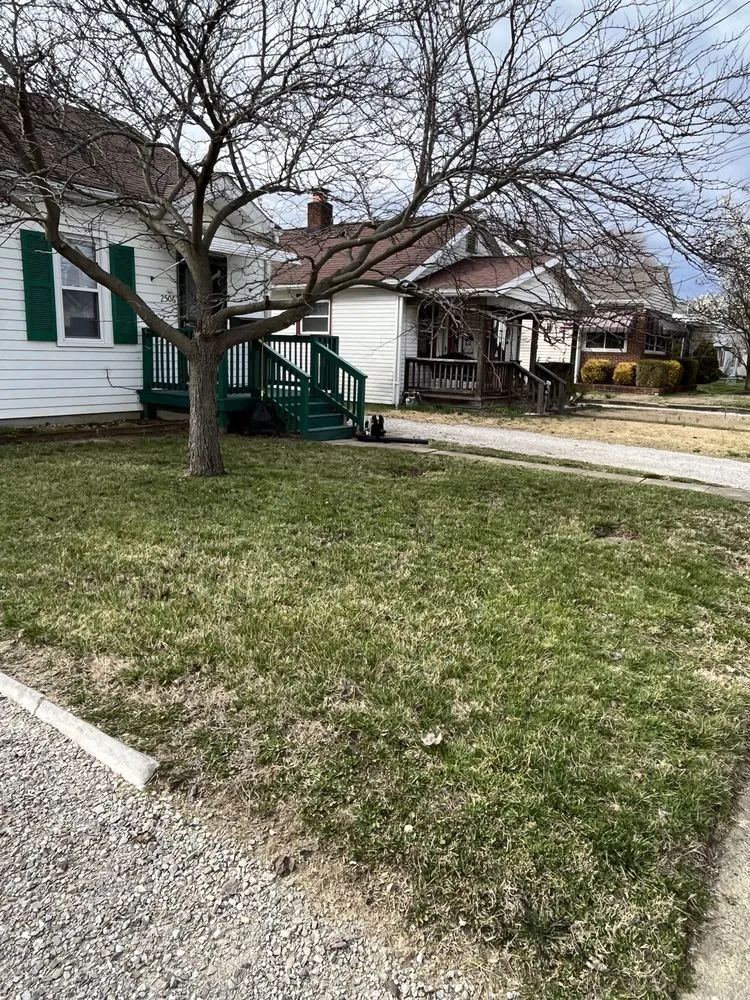 Expert yard cleanup service experts serving Evansville, IN - 812 E & G LAWN CARE