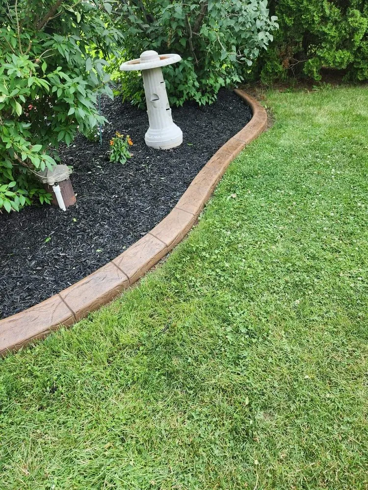 Local garden landscaping for residential properties in Freeport, IL by 815 Curbing
