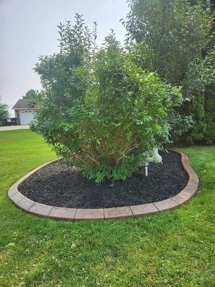 Affordable garden landscaping in Freeport, IL by 815 Curbing