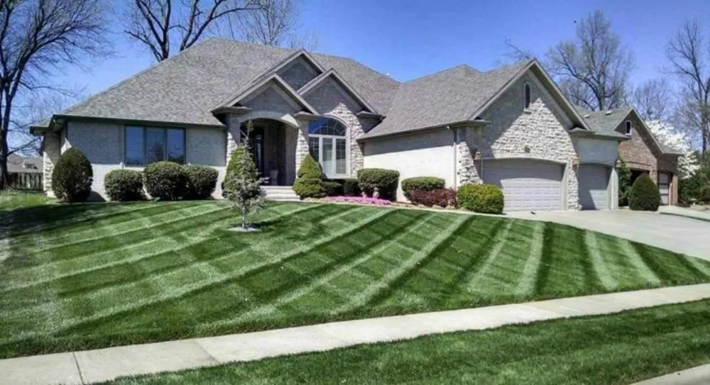 Reliable yard maintenance experts serving Kansas City, MO - 816 Mowing and Outdoor Lighting