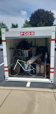 828 Moving & Landscaping Logo