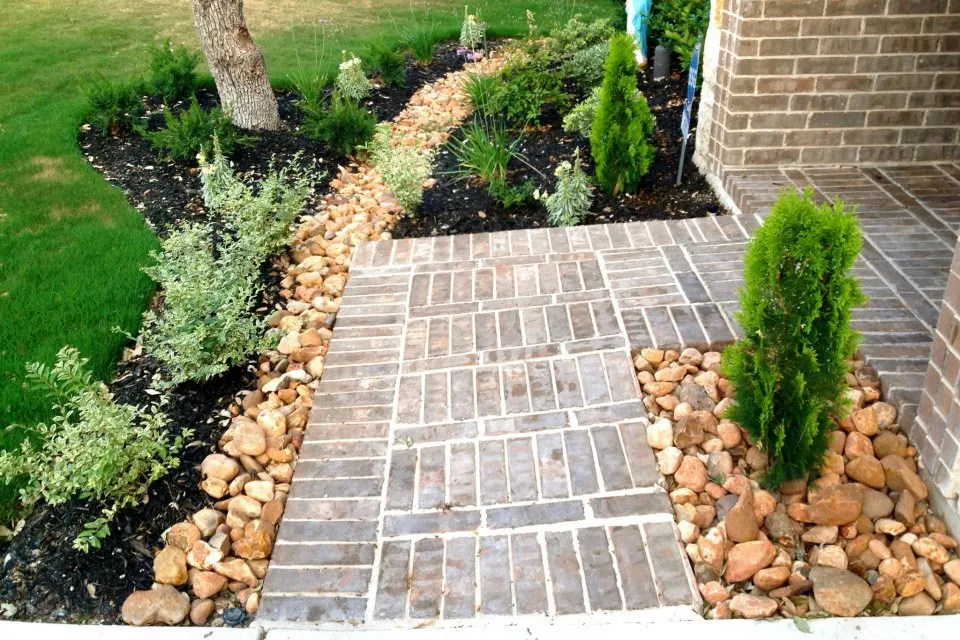 Top-rated lawn care service in San Antonio, TX by 9-1-1 Landscaping And Tree Services