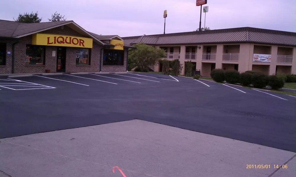 Expert lawn mowing service with custom design across Maryville, TN - 911 Sealcoat