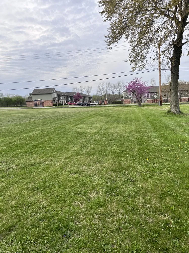 Local lawn mowing service experts serving Dayton, OH - 937 Landscpaing