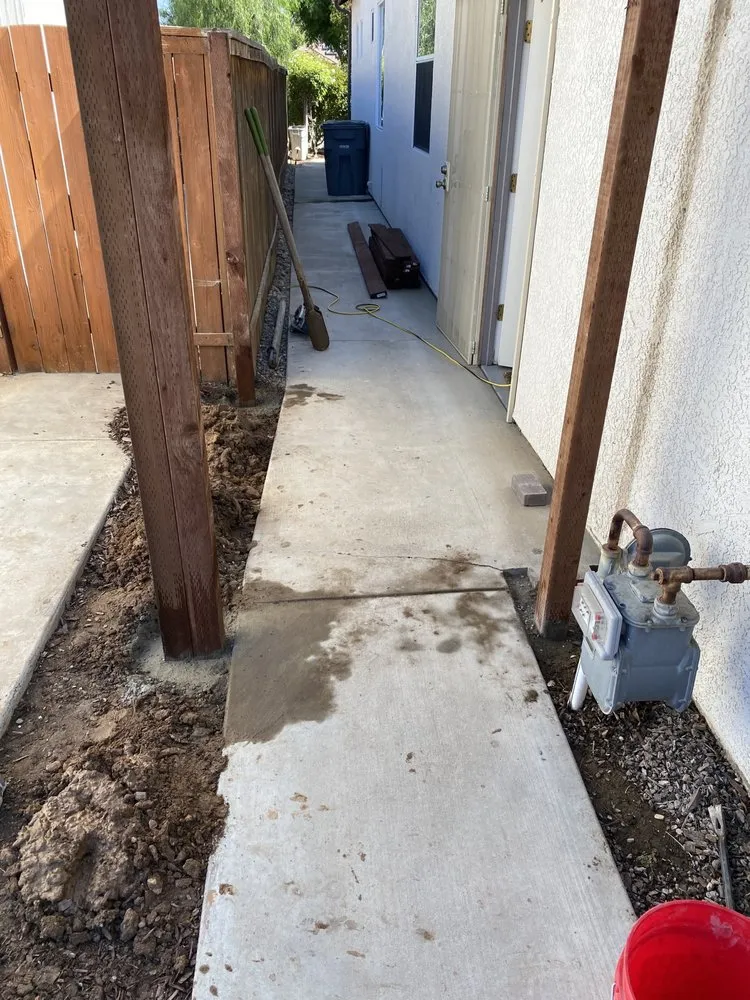 Local yard maintenance experts serving Fresno, CA - A & A Syn-Fresh