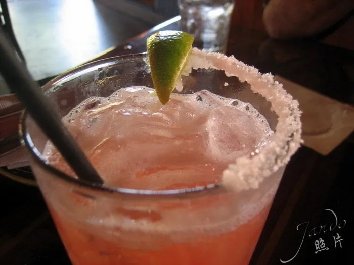 Affordable lawn mowing service for beautiful yards across Fresno, CA - A & A Syn-Fresh