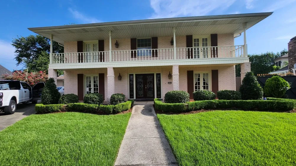 Professional garden landscaping in Metairie, LA by A & J Landscape Services