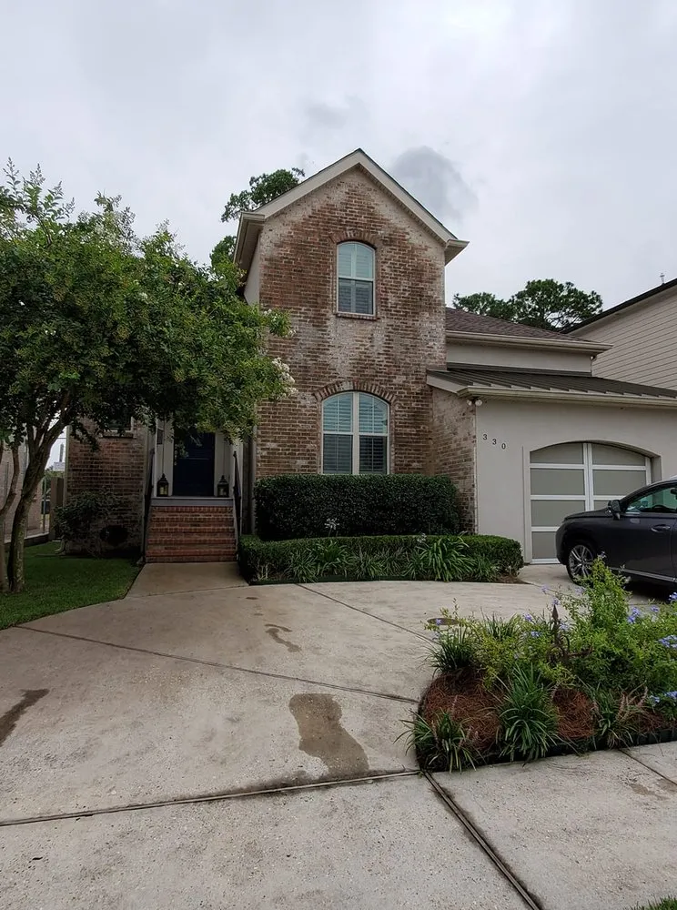 Expert yard cleanup service for beautiful yards in Metairie, LA by A & J Landscape Services