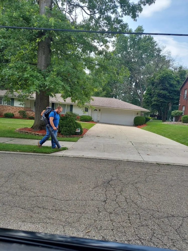 Custom lawn mowing service in Niles, OH by A & L Lawn Care