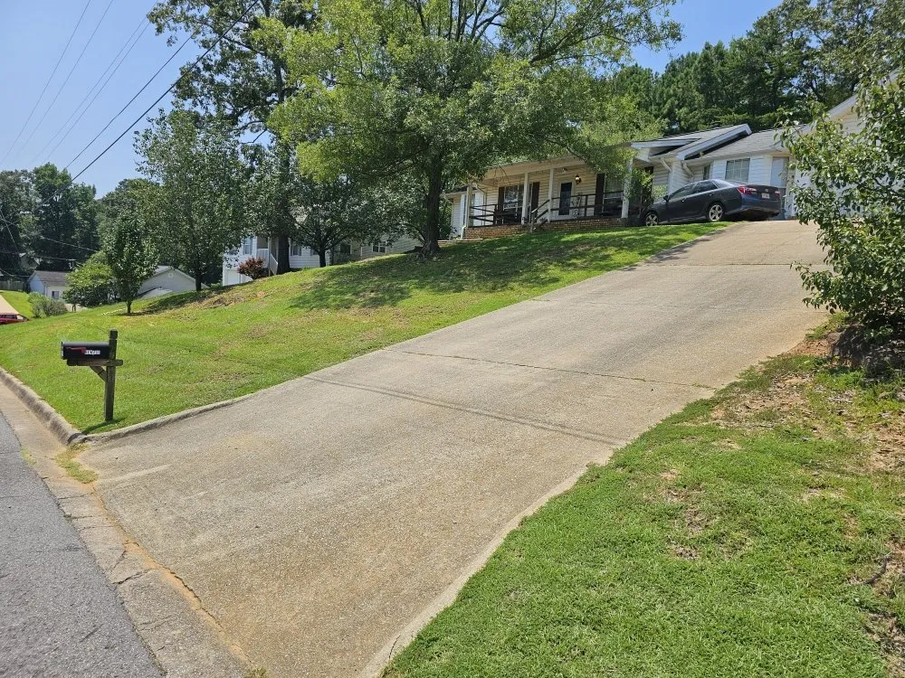 Trusted lawn mowing service for outdoor upgrades across Tuscaloosa, AL - A & L Lawncare