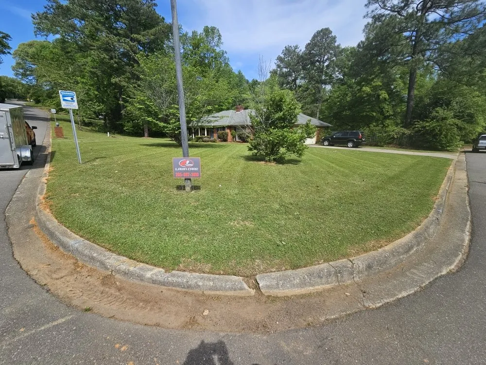 Reliable yard cleanup service with custom design in Tuscaloosa, AL by A & L Lawncare