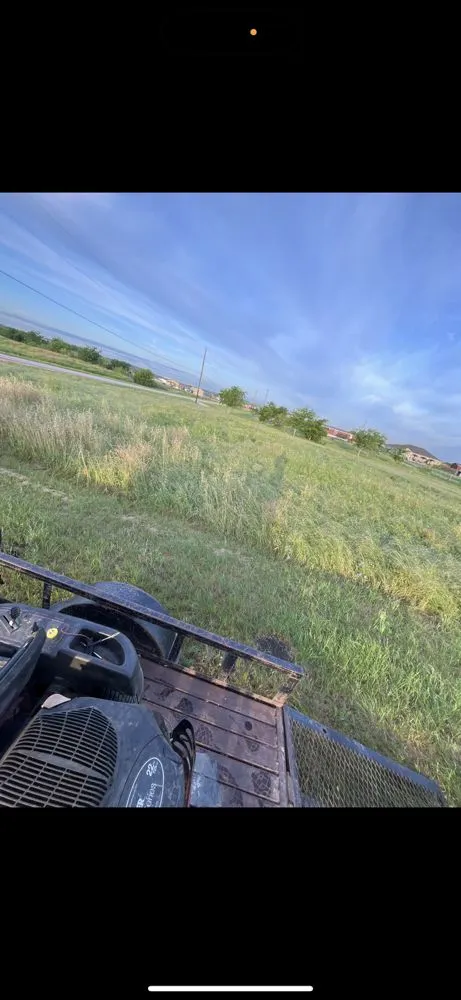 Reliable yard maintenance for beautiful yards in Buda, TX by A & M Landscaping