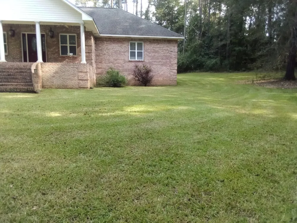 Expert garden landscaping experts serving Laurel, MS - A & M Lawn Services