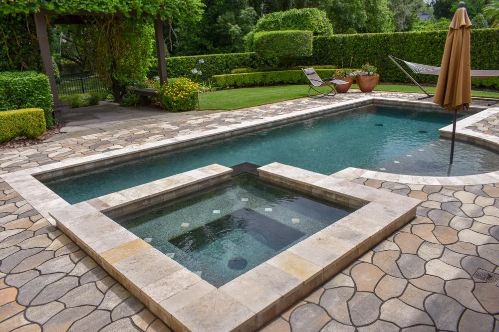 Affordable residential landscaping experts serving Oviedo, FL - A & R Landscaping and Lighting