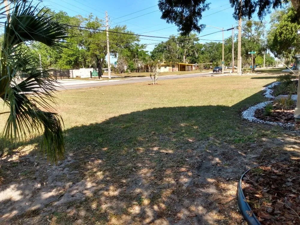 Expert garden landscaping in Eatonville, FL by A & T Lawn Care Services of Central Florida