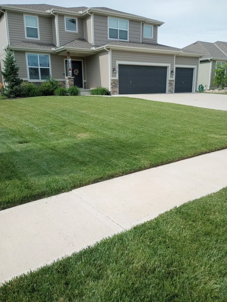 Custom yard cleanup service in Paola, KS - A & Z Lawn Care