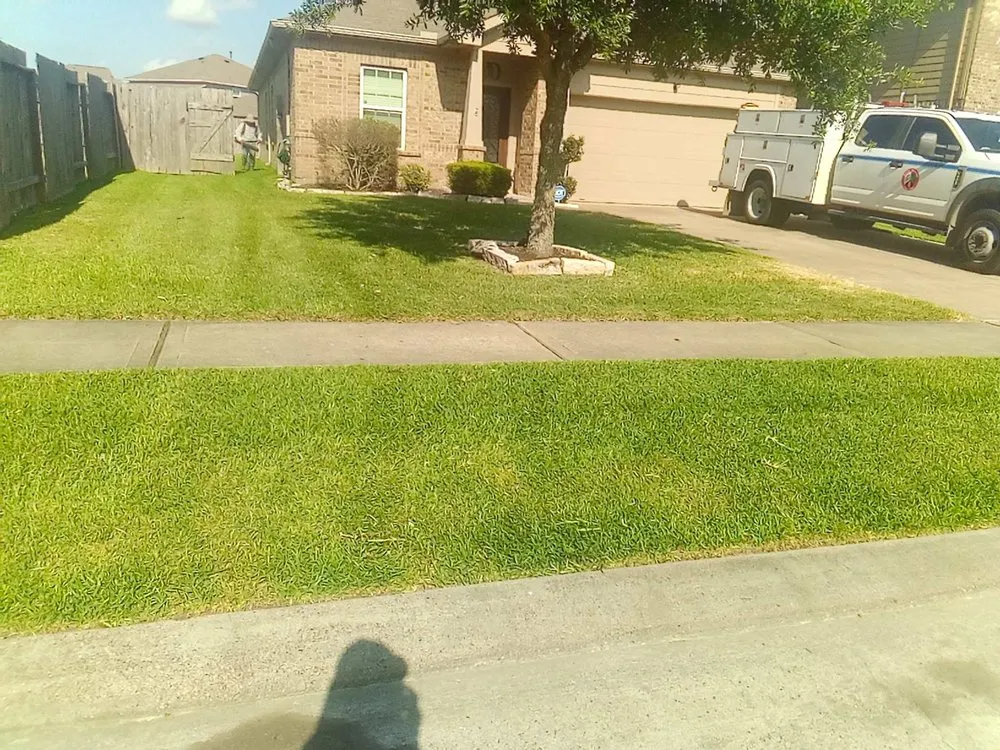 Custom yard maintenance for beautiful yards across Dickinson, TX - A-1 Affordable Lawns