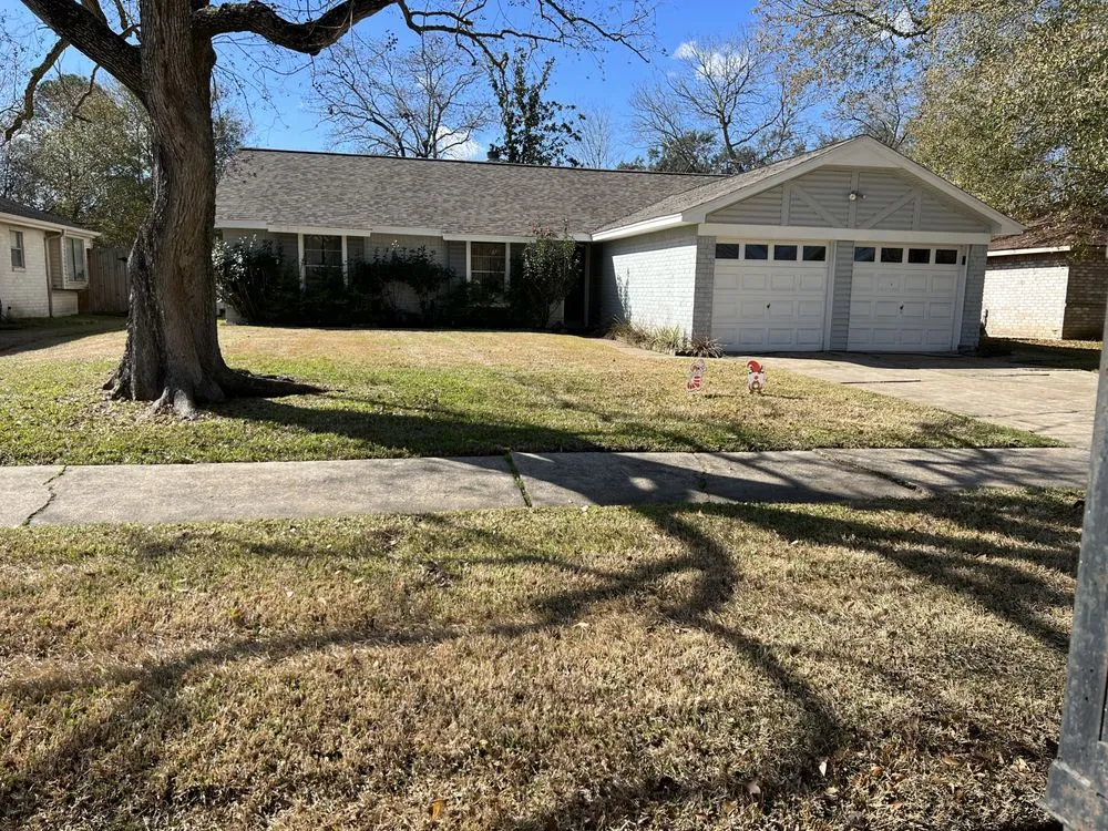 Expert lawn mowing service in Dickinson, TX by A-1 Affordable Lawns