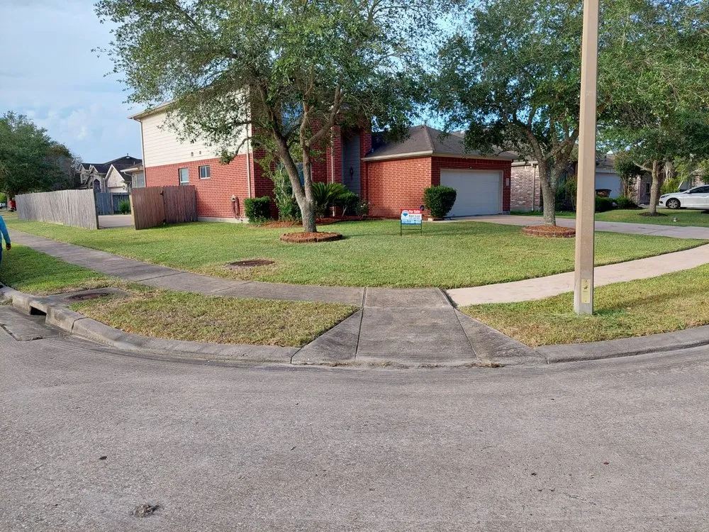 Custom lawn mowing service experts serving Dickinson, TX - A-1 Affordable Lawns