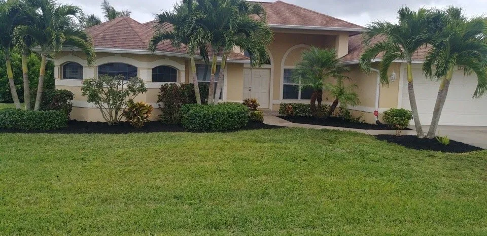 Expert yard cleanup service in Cape Coral, FL by A-1 Cutting Edge