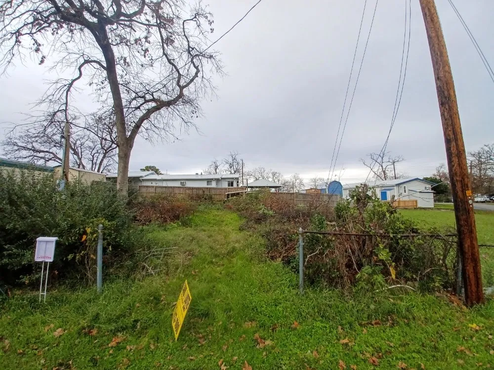 Professional yard cleanup service experts serving Kemp, TX - A-1 Trash Out & Lawn Services