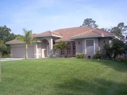 Expert lawn mowing service experts serving Murdock, FL - A AAA Quality Clean Cut Lawn