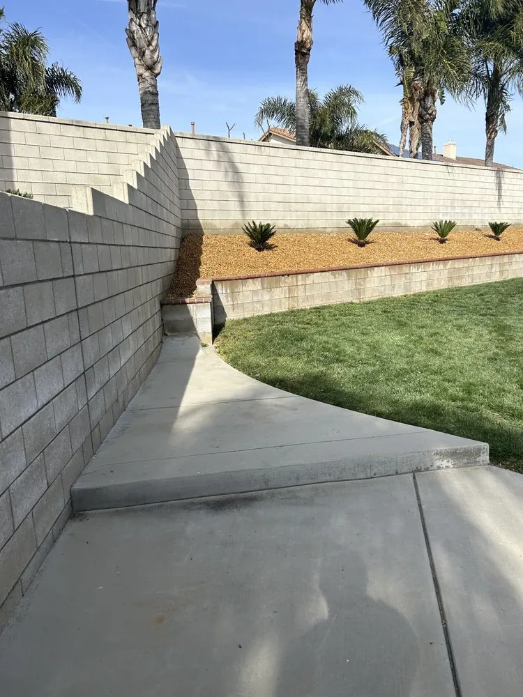 Affordable lawn mowing service experts serving Fontana, CA - A. Amezcua Landscaping