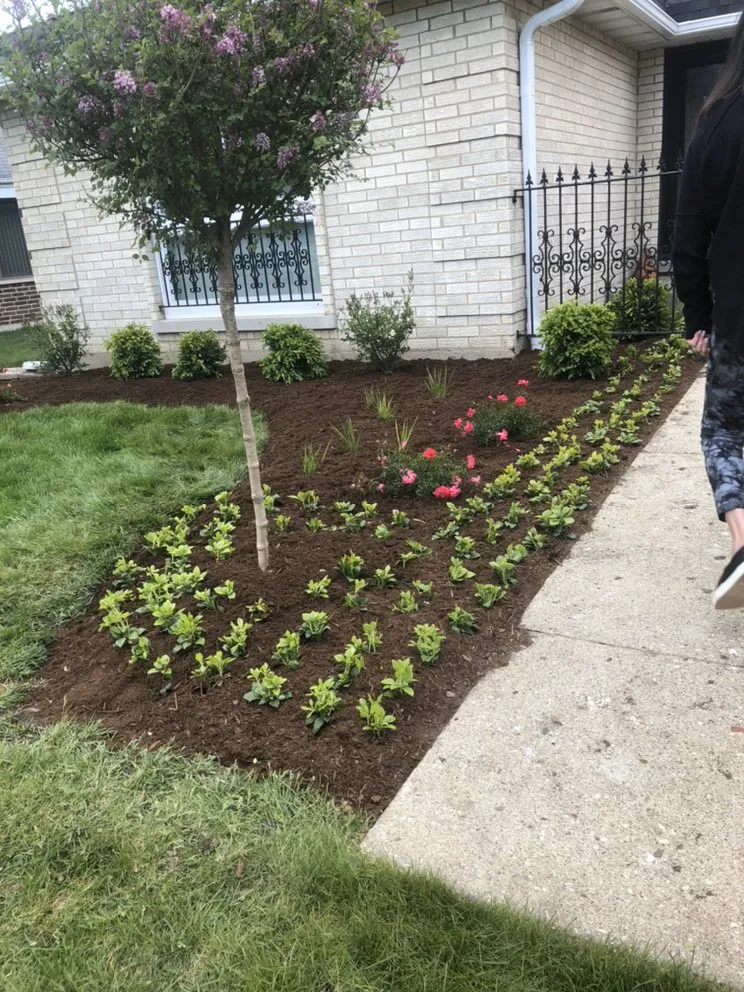 Custom residential landscaping in Prospect Heights, IL - a balderas