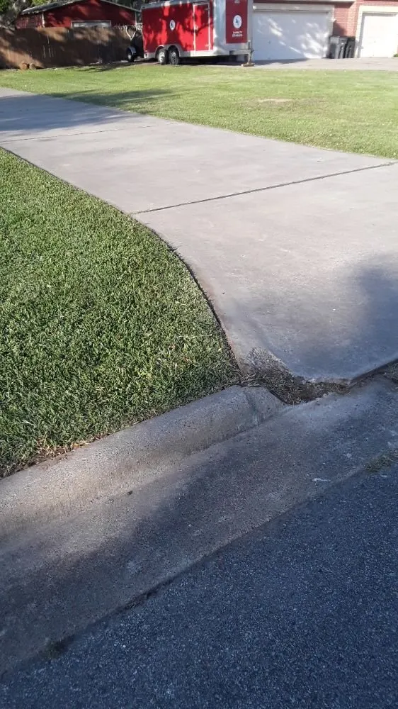 Reliable lawn care service in Wharton, TX by A Beautiful Landscaping